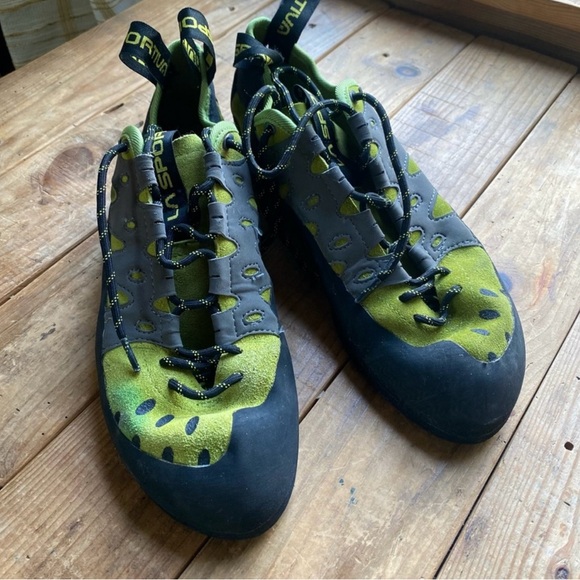 ON HOLD forClimbing Lot Arc’teryx Harnesses Petzl Belay Carbiners La Sportiva - Picture 7 of 11